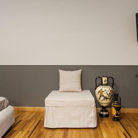 אתונה Step One | Luxury Suites Right In The Heart Of Acropolis Next To Metro Station מראה חיצוני תמונה