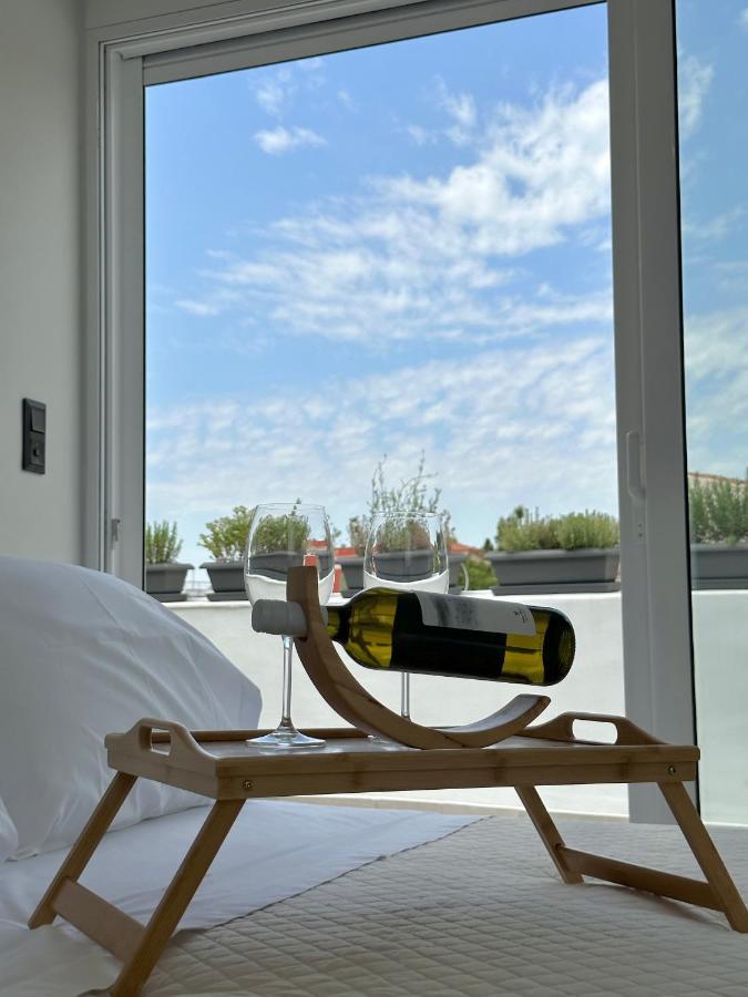אתונה Step One | Luxury Suites Right In The Heart Of Acropolis Next To Metro Station מראה חיצוני תמונה