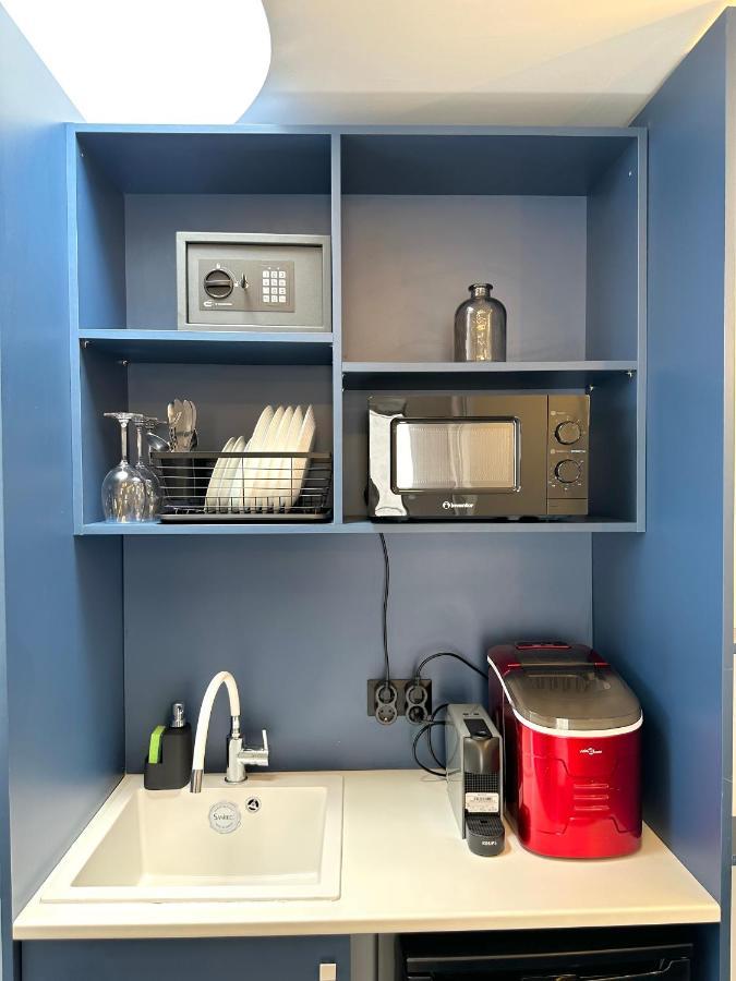 אתונה Step One | Luxury Suites Right In The Heart Of Acropolis Next To Metro Station מראה חיצוני תמונה