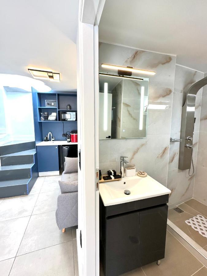 אתונה Step One | Luxury Suites Right In The Heart Of Acropolis Next To Metro Station מראה חיצוני תמונה