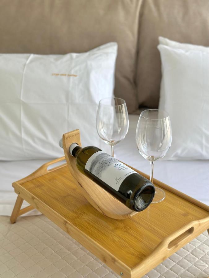 אתונה Step One | Luxury Suites Right In The Heart Of Acropolis Next To Metro Station מראה חיצוני תמונה