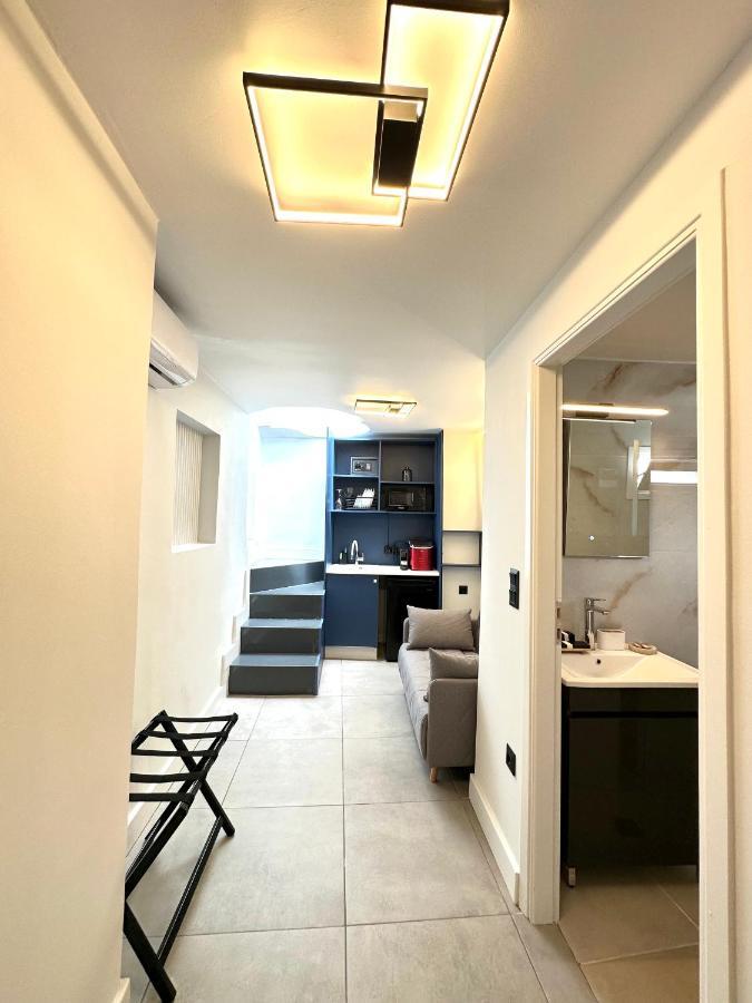 אתונה Step One | Luxury Suites Right In The Heart Of Acropolis Next To Metro Station מראה חיצוני תמונה