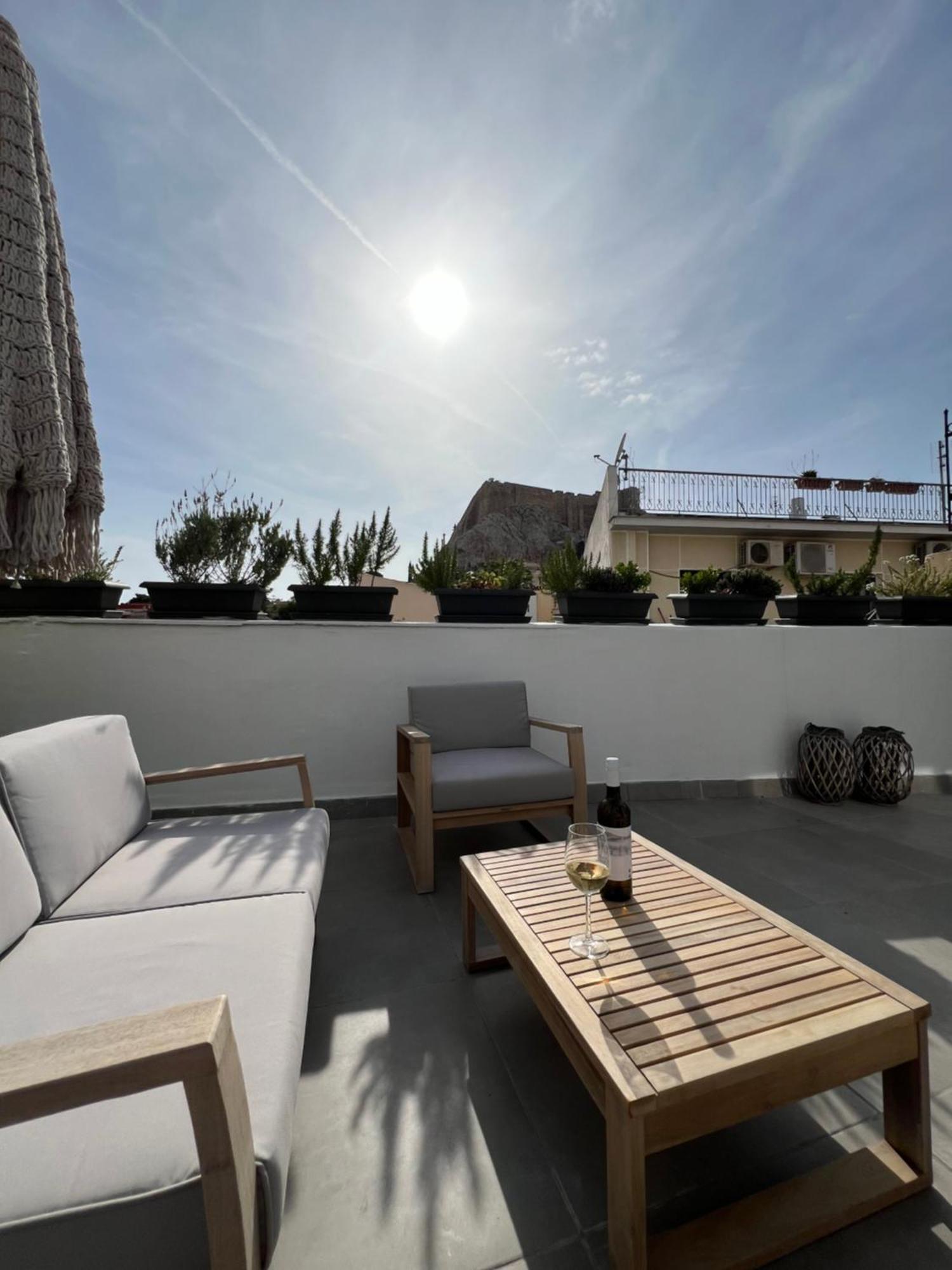 אתונה Step One | Luxury Suites Right In The Heart Of Acropolis Next To Metro Station מראה חיצוני תמונה