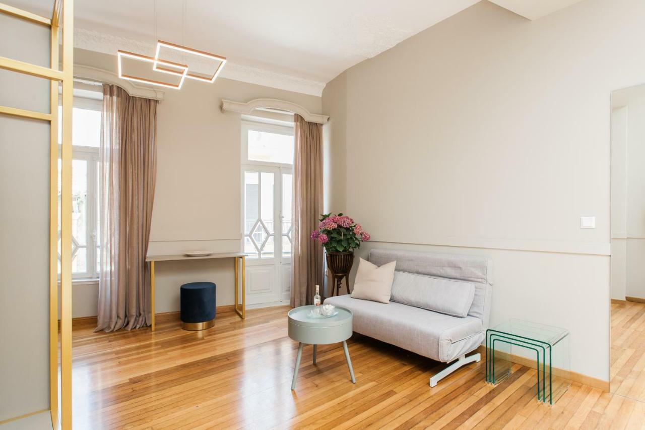 אתונה Step One | Luxury Suites Right In The Heart Of Acropolis Next To Metro Station מראה חיצוני תמונה