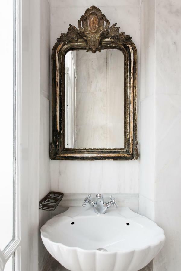 אתונה Step One | Luxury Suites Right In The Heart Of Acropolis Next To Metro Station מראה חיצוני תמונה