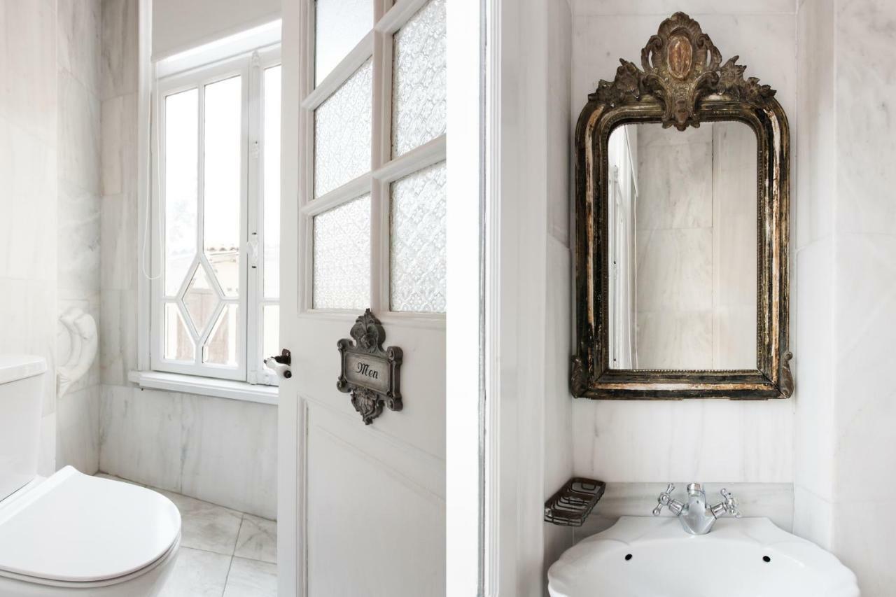 אתונה Step One | Luxury Suites Right In The Heart Of Acropolis Next To Metro Station מראה חיצוני תמונה