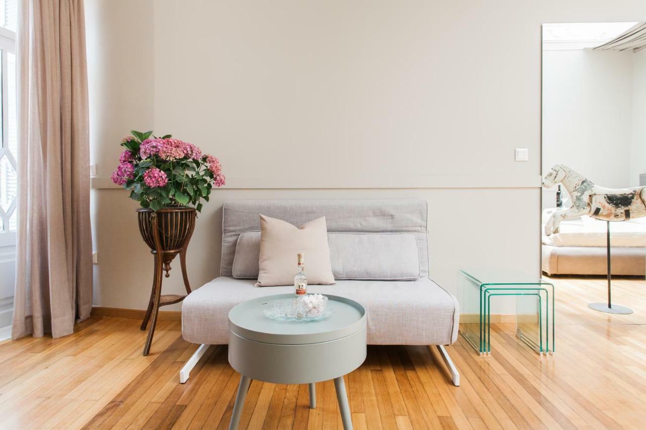 אתונה Step One | Luxury Suites Right In The Heart Of Acropolis Next To Metro Station מראה חיצוני תמונה