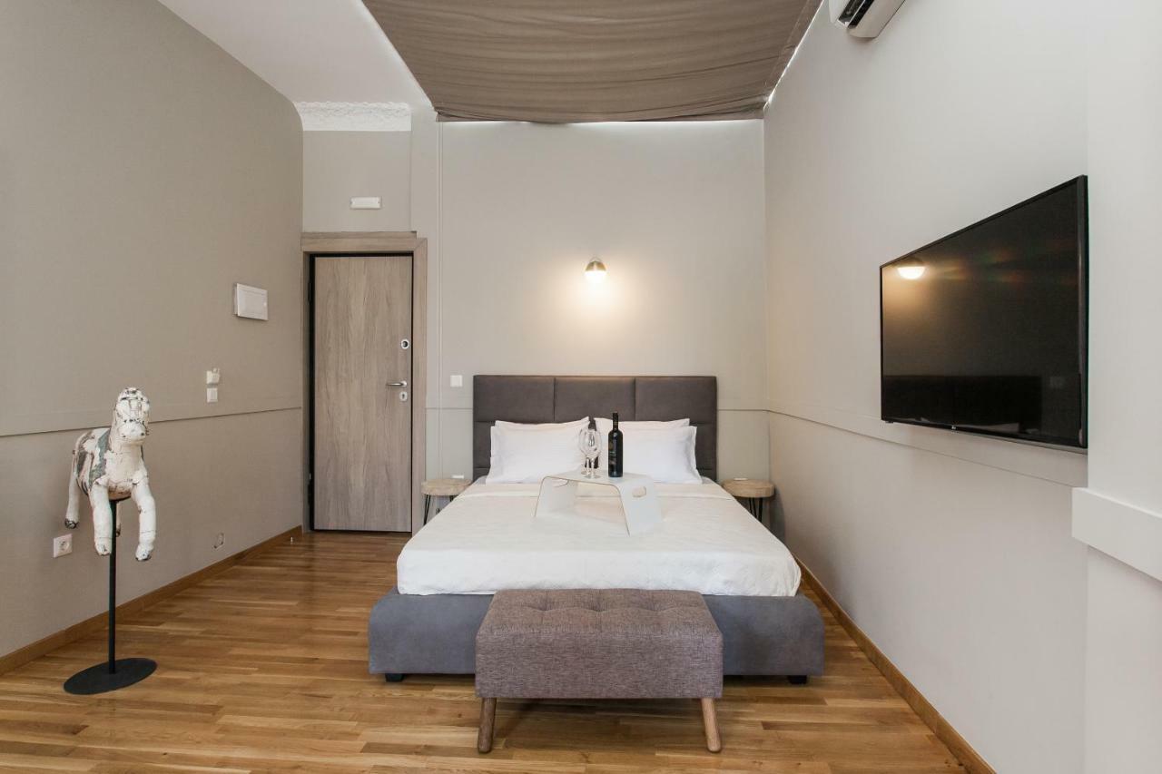 אתונה Step One | Luxury Suites Right In The Heart Of Acropolis Next To Metro Station מראה חיצוני תמונה