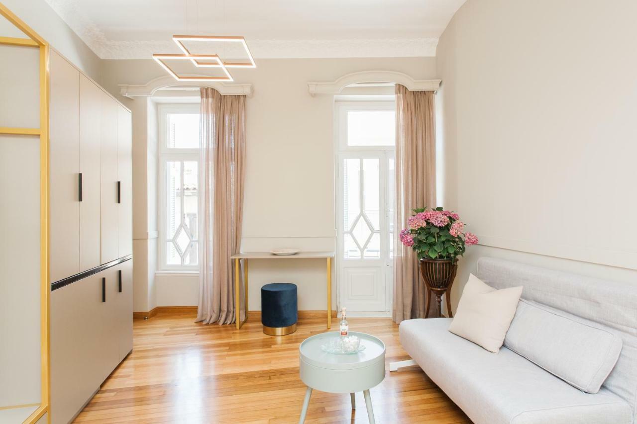 אתונה Step One | Luxury Suites Right In The Heart Of Acropolis Next To Metro Station מראה חיצוני תמונה