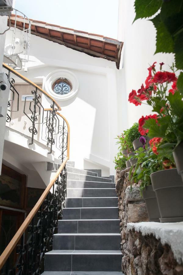 אתונה Step One | Luxury Suites Right In The Heart Of Acropolis Next To Metro Station מראה חיצוני תמונה