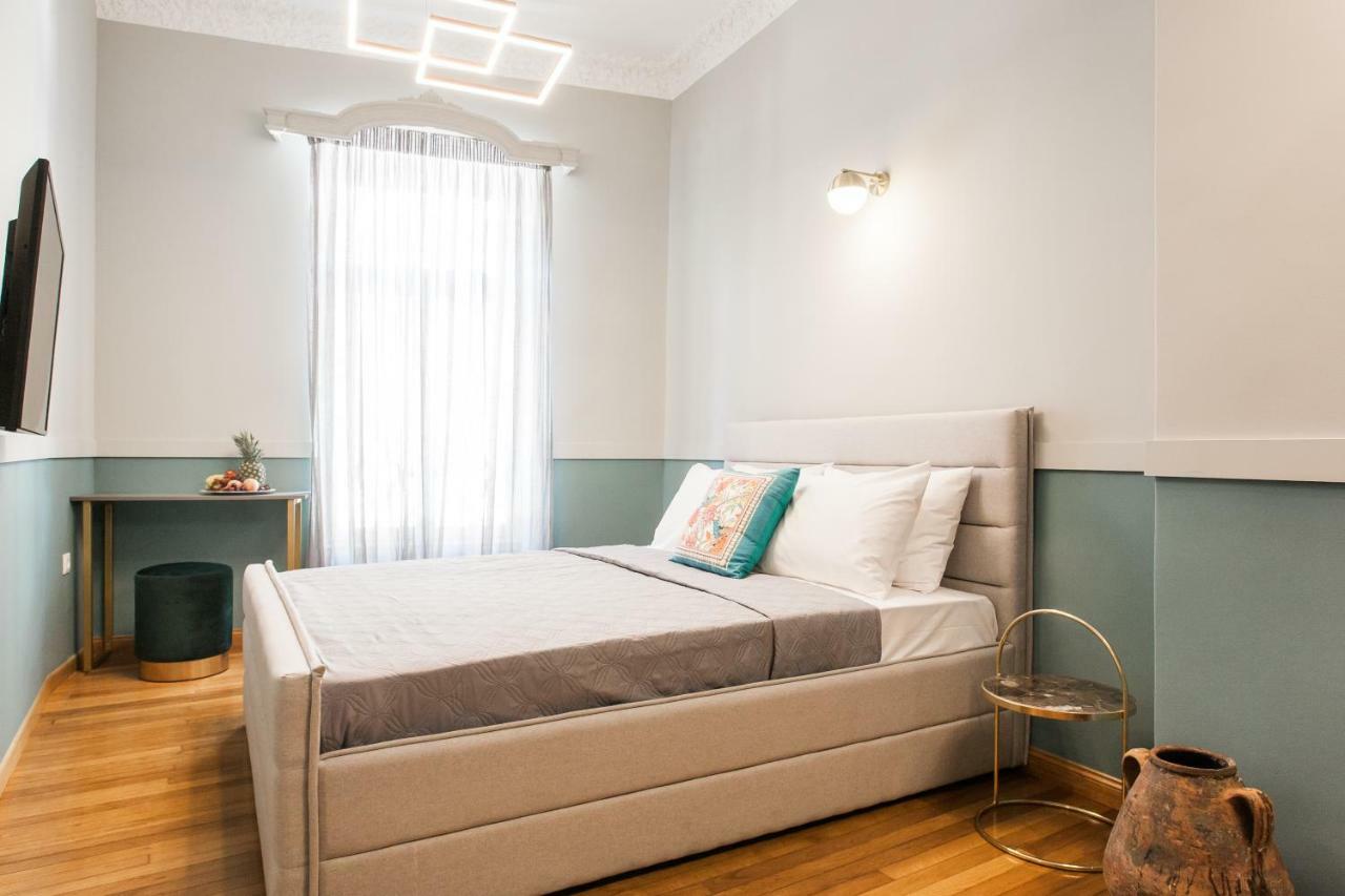 אתונה Step One | Luxury Suites Right In The Heart Of Acropolis Next To Metro Station מראה חיצוני תמונה
