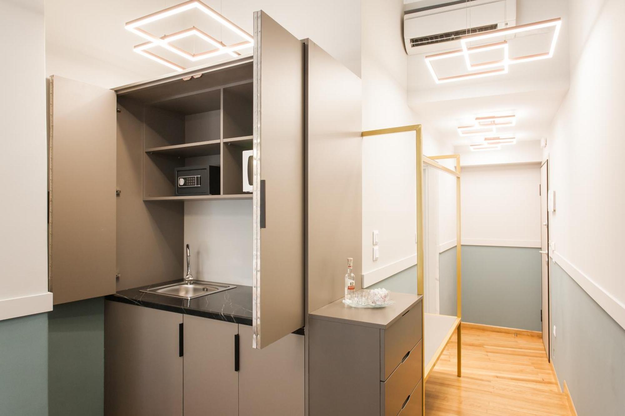 אתונה Step One | Luxury Suites Right In The Heart Of Acropolis Next To Metro Station מראה חיצוני תמונה