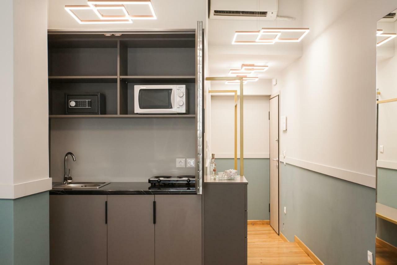אתונה Step One | Luxury Suites Right In The Heart Of Acropolis Next To Metro Station מראה חיצוני תמונה