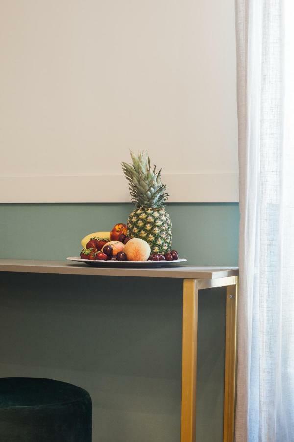 אתונה Step One | Luxury Suites Right In The Heart Of Acropolis Next To Metro Station מראה חיצוני תמונה