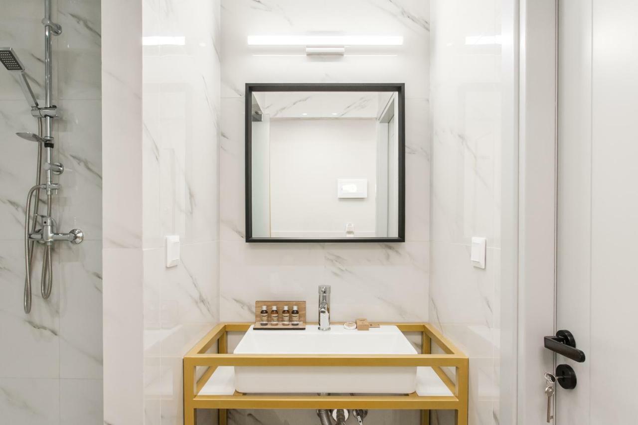 אתונה Step One | Luxury Suites Right In The Heart Of Acropolis Next To Metro Station מראה חיצוני תמונה