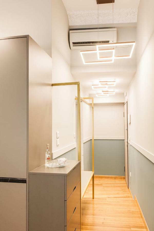 אתונה Step One | Luxury Suites Right In The Heart Of Acropolis Next To Metro Station מראה חיצוני תמונה