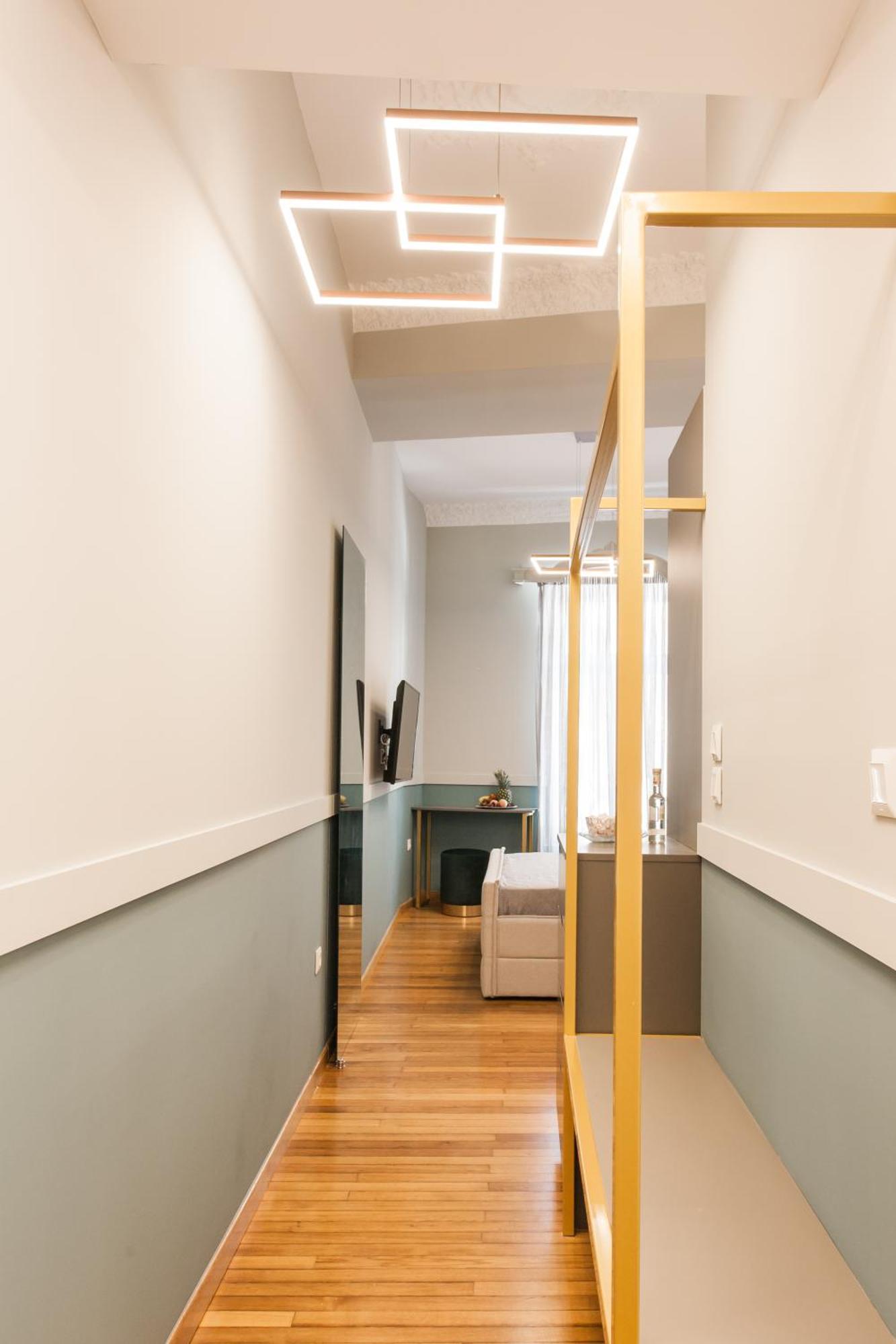 אתונה Step One | Luxury Suites Right In The Heart Of Acropolis Next To Metro Station מראה חיצוני תמונה