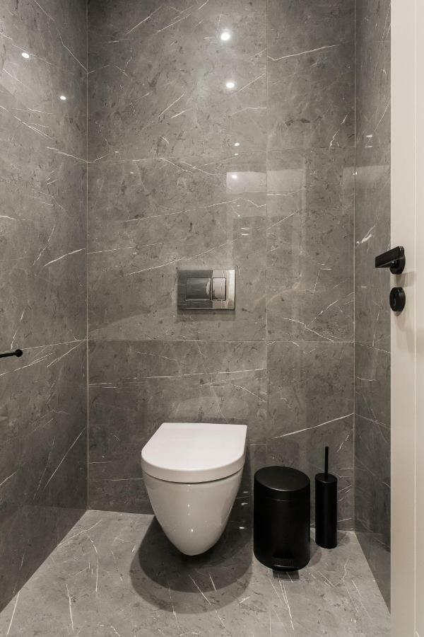 אתונה Step One | Luxury Suites Right In The Heart Of Acropolis Next To Metro Station מראה חיצוני תמונה