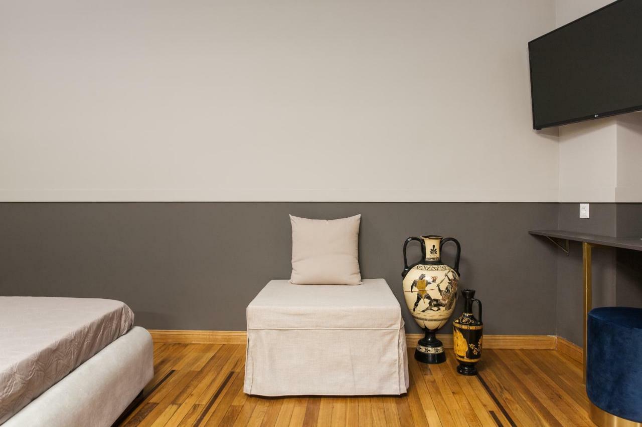 אתונה Step One | Luxury Suites Right In The Heart Of Acropolis Next To Metro Station מראה חיצוני תמונה